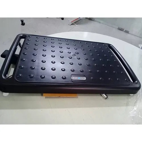 Ergonomic foot rest with adjustable angle for ideal desk seating
